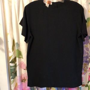 JONES NEW YORK BLACK SILK SHORT SLEEVE BLOUSE WITH BACK BUTTONS. NEVER WORN!